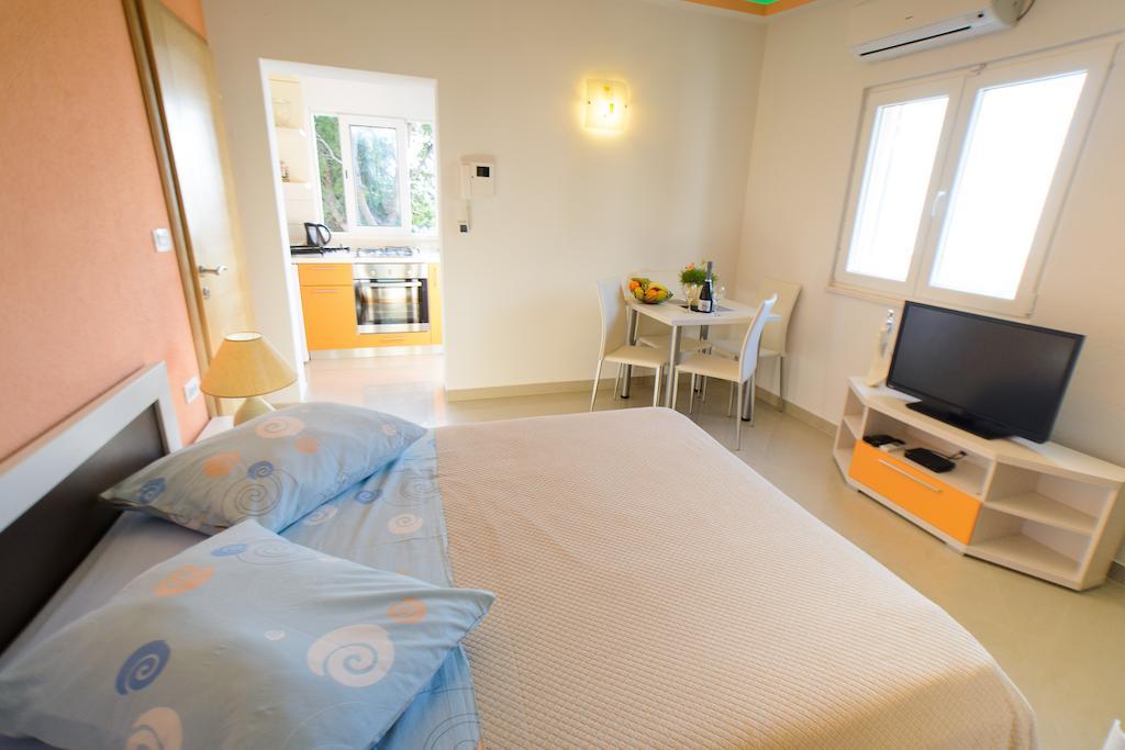 Lara Apartments Makarska Room photo