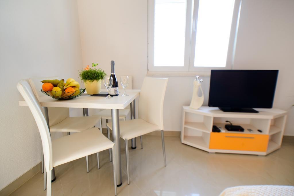 Lara Apartments Makarska Room photo